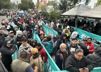 ¡Locura premundialista en Guatemala! Acampan por días para conseguir boletos rumbo al sueño del 2026