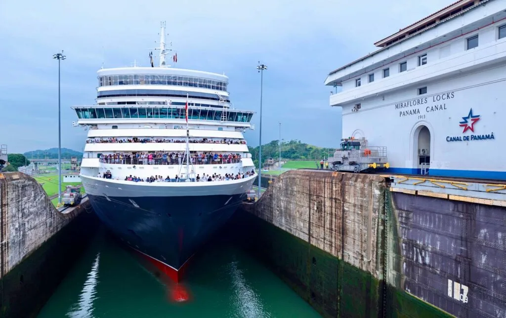Panamá acelera su recuperación económica con un crecimiento de 4.2 % impulsado por transporte y turismo