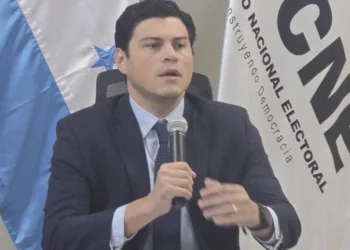 Consejero electoral del oficialismo hondureño denuncia inconsistencias y cambios no autorizados en el sistema de transmisión de datos preliminares