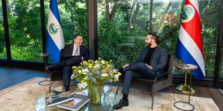 Presidentes Nayib Bukele y Rodrigo Chaves sostienen reunión privada y firman acuerdo sobre seguridad