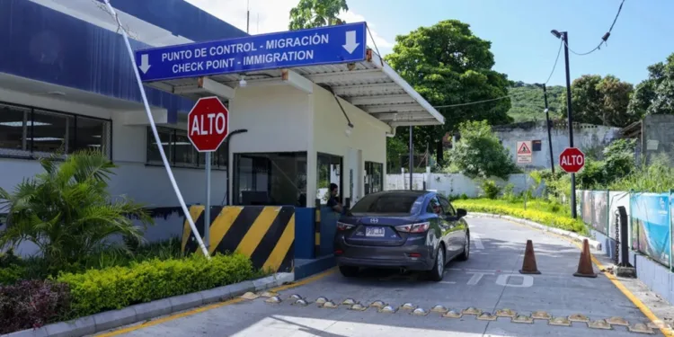 Centroamérica se mueve por tierra: ¿qué país lidera el ingreso de turistas por carretera?