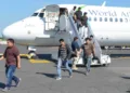 El Salvador registra baja en vuelos con deportados desde EE UU, pero sigue entre los principales receptores en 2025