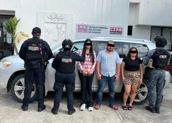 Un niño guatemalteco se salva al gritar “no son mis padres” y desata operativo contra presunto tráfico infantil en México