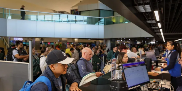 Guatemala vive un día récord en el Aeropuerto La Aurora por el intenso flujo de viajeros de fin de año
