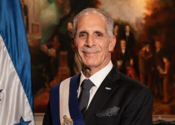 Presidente de Honduras asume control directo de la Secretaría de Salud y anuncia plan para reducir mora quirúrgica y desabastecimiento