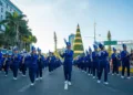 Millares de salvadoreños asisten al desfile de Año Nuevo en San Salvador