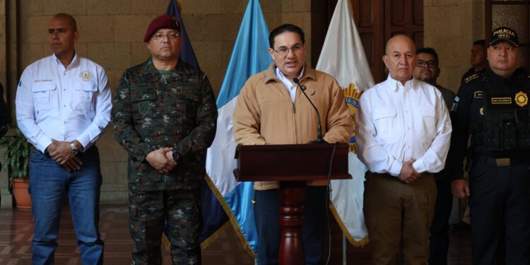 Autoridades de Guatemala confirman muerte de 7 policías, anuncian refuerzo de seguridad y descartan negociación con grupos criminales