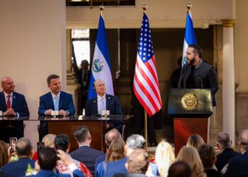 Primer Desayuno Nacional de Oración en El Salvador reúne a autoridades del locales y delegaciones internacionales
