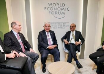 Presidente de Panamá se reúne con homólogos de Suiza y Singapur en Davos para impulsar logística, comercio y semiconductores