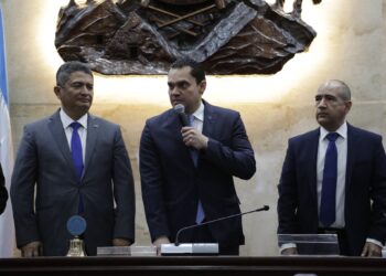Presidente provisional del Congreso hondureño anuncia transición democrática
