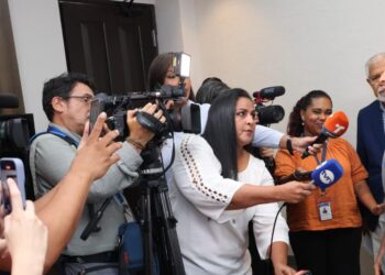Marino panameño regresa a su país tras seis meses detenido en Venezuela y recibe el saludo del presidente Mulino