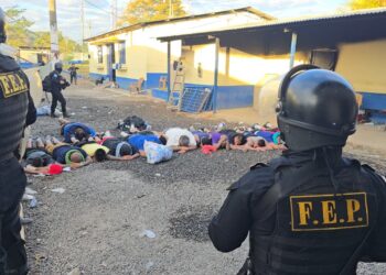 Prisioneros de penal de máxima seguridad en Guatemala tenían pistolas, explosivos y drogas, reporta la policía tras requisa