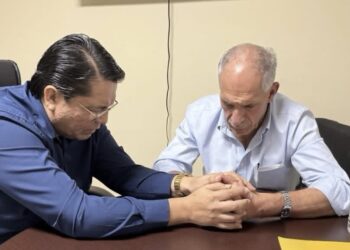Presidente electo de Honduras y titular del Congreso participan en oración con líder evangélico