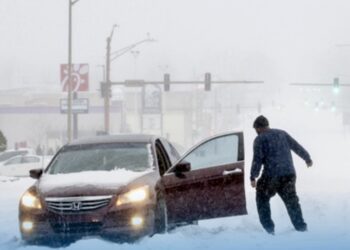 Tormenta invernal en EE UU deja nieve, hielo y apagones en más de 20 estados