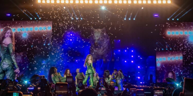 Shakira inicia su residencia en El Salvador con lleno total y un show de alto impacto