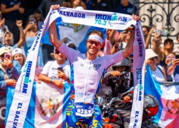 El guatemalteco Raúl Tejada gana Ironman 70.3 en El Salvador