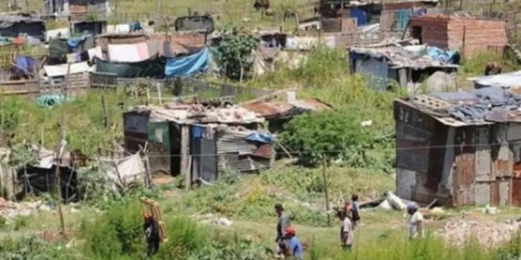 Costa Rica baja la pobreza extrema al 3,8%, pero la desigualdad territorial sigue golpeando