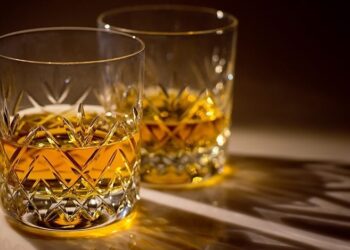 Asamblea salvadoreña redujo impuesto para el whisky, ginebra y otros licores