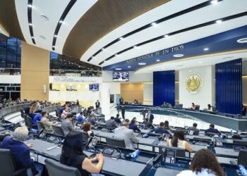 El Salvador aprueba reforma constitucional para pena perpetua a homicidas, violadores y terroristas