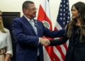 Costa Rica y EE UU firman acuerdo migratorio para traslado voluntario de migrantes de terceros países