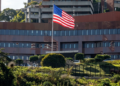 EE UU reanuda operaciones de su embajada en Caracas tras siete años y busca normalizar relaciones con Venezuela