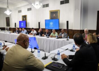 Transportistas panameños presentarán cifras de consumo de combustible para diseño de alternativas tras aumento de precios