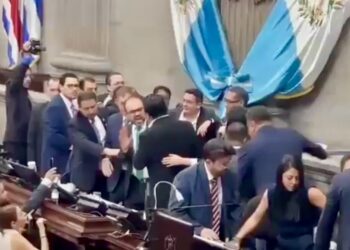 Zafarrancho en el Congreso de Guatemala durante debate para elegir magistrados de la Corte de Constitucionalidad