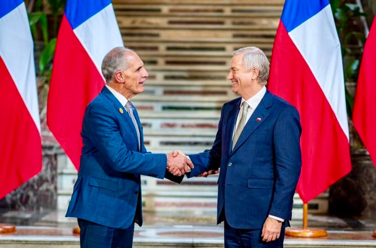 Presidente de Honduras se reúne con mandatario electo de Chile y hablan de fortalecer relaciones bilaterales