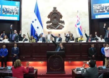 Congreso de Honduras destituye al fiscal general y presidenta de la Corte Suprema renuncia para evitar juicio político