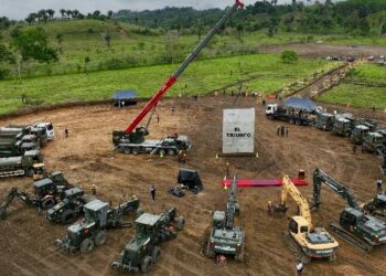 Mandatario guatemalteco desafía suspensión judicial de cárcel de máxima seguridad y acusa al narcotráfico de intentar frenarla