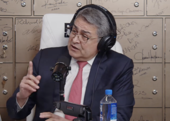 Juan Orlando Hernández descarta interés en participar en política y dice que Libre lo acusa con mentiras