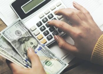 Menos migrantes en EE UU y un posible impuesto a remesas ponen en riesgo hasta el 26% del PIB en Centroamérica