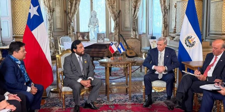 Vicepresidente salvadoreño dice firmarán convenios de cooperación este año con nuevo presidente de Chile
