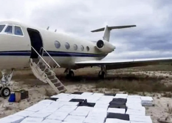 Incautan avioneta con 551 kilos de cocaína en operativo en Belice