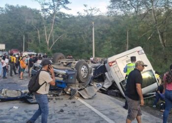Accidente vial en Honduras deja al menos 8 muertos y varios heridos