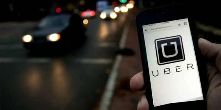 Uber e inDrive reaccionan a regulación de transporte digital en Panamá y analizan impacto del decreto de taxis de lujo