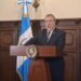 Presidente guatemalteco insiste en que subsidio a combustibles busca aliviar bolsillo de la población