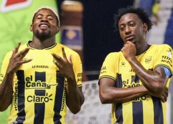 Real España lidera el Clausura de Honduras tras remontar 3-2 a Olimpia