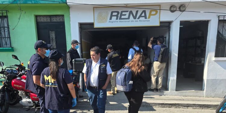 Guatemala destapa red de empleados de registro de personas que emitieron documento falso usado por prófugo capturado en Argentina