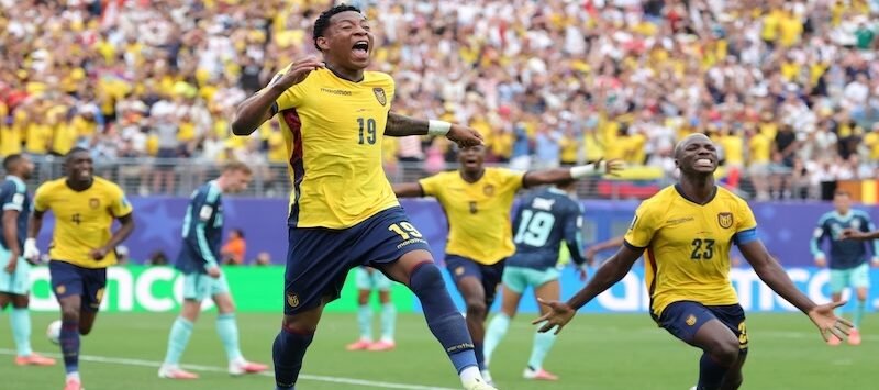 Ecuador avanza y España define hoy el liderato de grupo