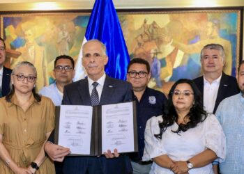 Gobierno de Honduras acuerda pagos y diálogo con maestros y médicos para resolver conflictos laborales