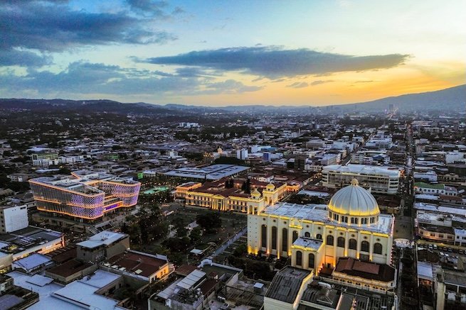 Economía salvadoreña creció 4.8 % en primer trimestre de 2026