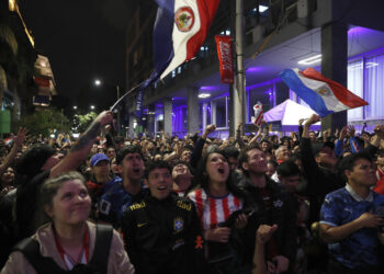 Presidente de Paraguay decreta feriado para celebrar la clasificación de su selección a octavos de final