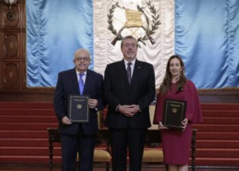 Guatemala y Reino Unido firman acuerdo de cooperación técnica para planificar el proyecto Metrorriel