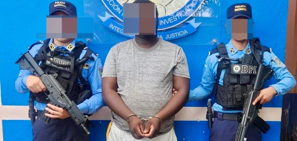 Envían a prisión a presunto autor material del asesinato de un abogado y testigo protegido en Roatán, Honduras