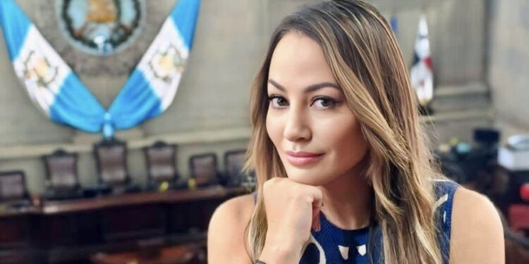 Diputada de Guatemala anuncia públicamente su divorcio de otro reconocido político por medio de un comunicado
