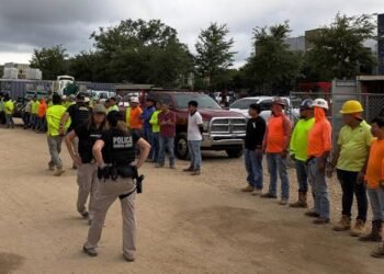 EE UU busca en Guatemala, Honduras y México a más de 66,000 migrantes con multas pendientes