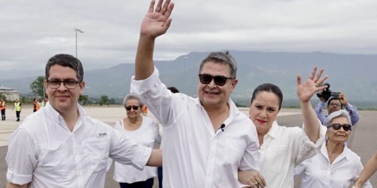 Juan Orlando Hernández niega amenazas al procurador durante audiencia judicial en Honduras
