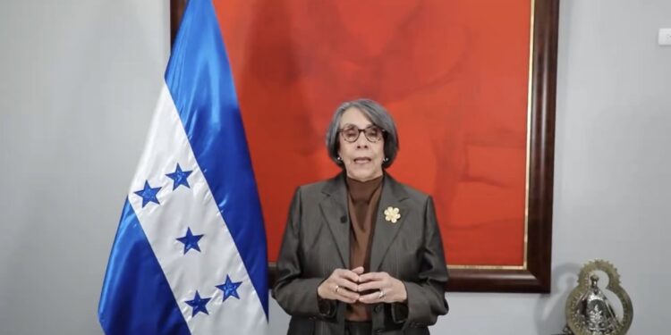 Canciller de Honduras dice que EE UU decidió terminar el TPS desde el 2025 y se desmarca de responsabilidades