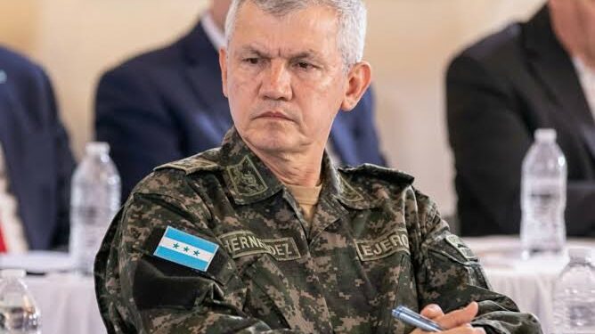 Exjefe militar de Honduras queda en libertad, pero tendrá tres restricciones por caso contra periodistas